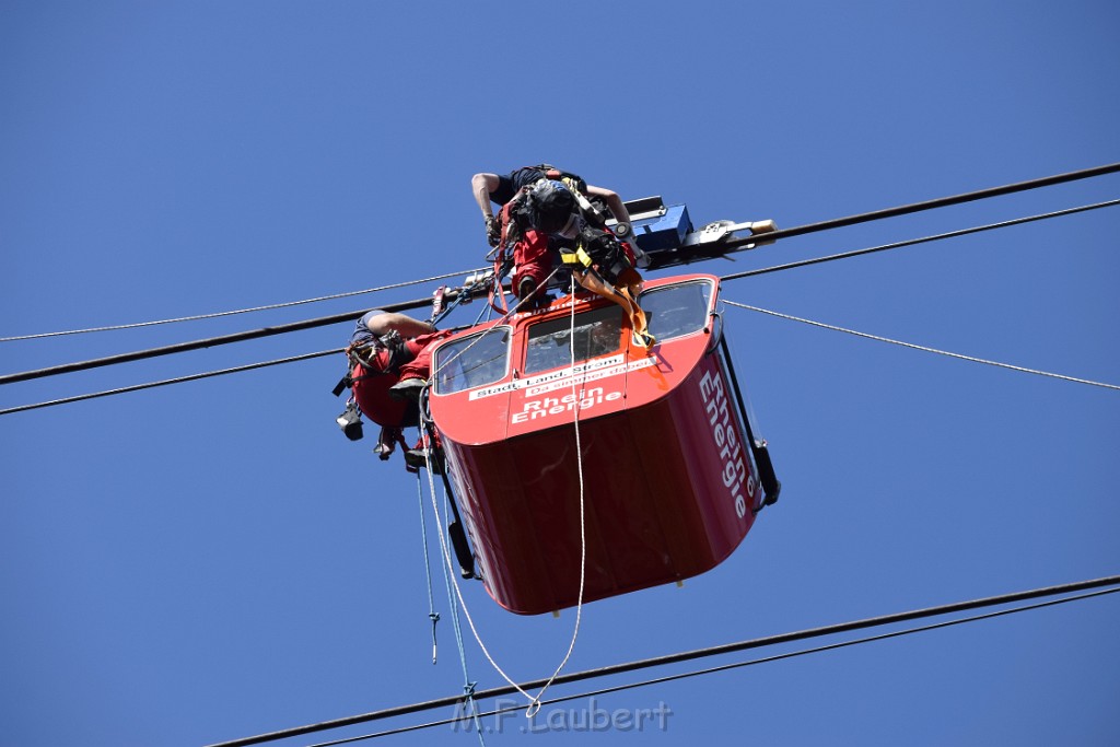 Koelner Seilbahn Gondel blieb haengen Koeln Linksrheinisch P318.JPG - Miklos Laubert